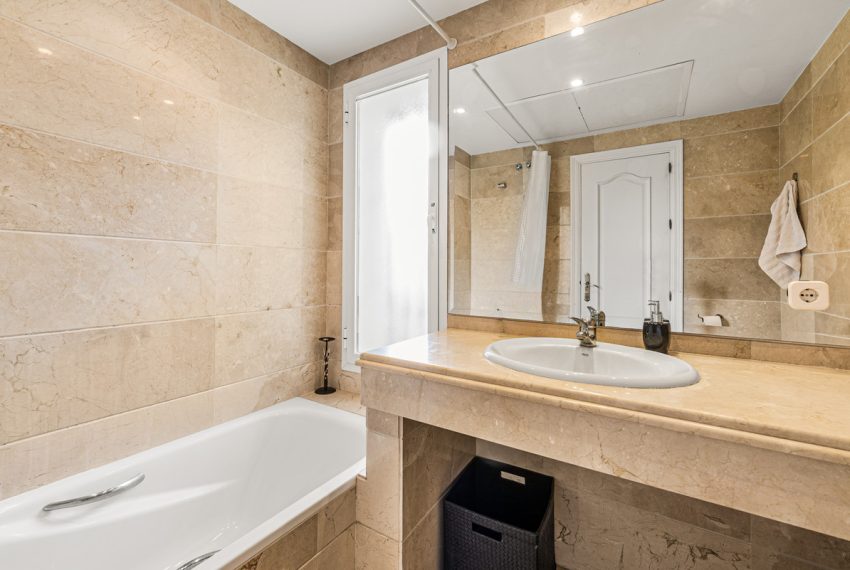 R5253643-Apartment-For-Sale-Nueva-Andalucia-Middle-Floor-Apartment-2-Beds-100-Built-13