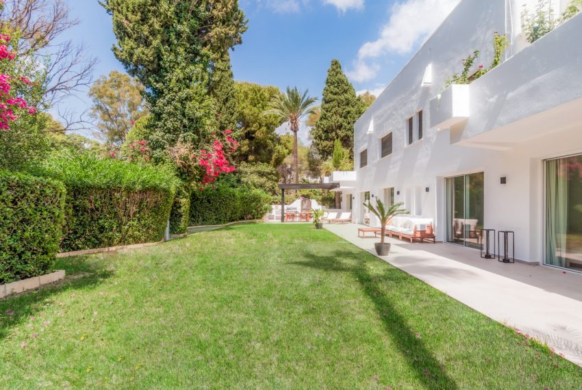 R5253784-Apartment-For-Sale-The-Golden-Mile-Ground-Floor-Apartment-4-Beds-470-Built-1