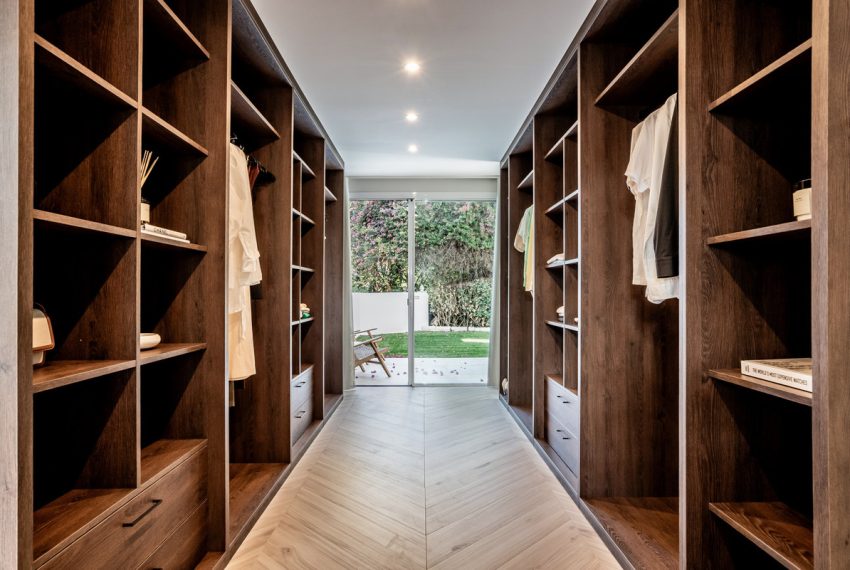 R5253784-Apartment-For-Sale-The-Golden-Mile-Ground-Floor-Apartment-4-Beds-470-Built-12