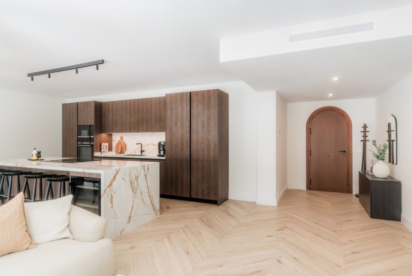 R5253784-Apartment-For-Sale-The-Golden-Mile-Ground-Floor-Apartment-4-Beds-470-Built-3