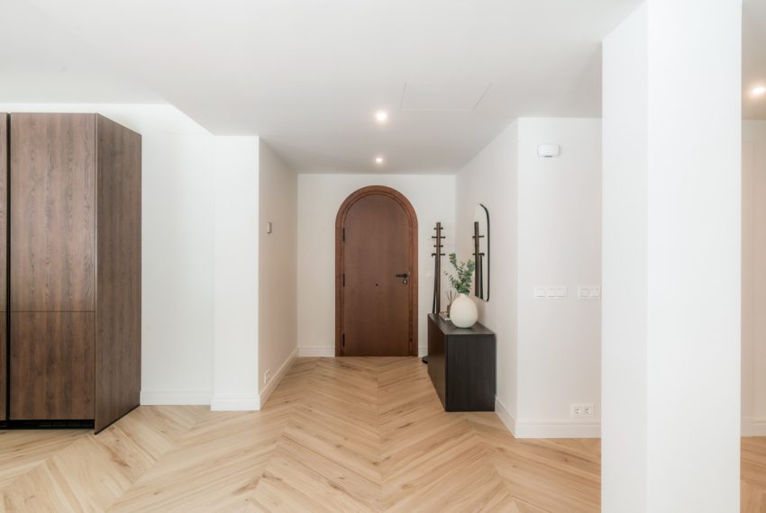 R5253784-Apartment-For-Sale-The-Golden-Mile-Ground-Floor-Apartment-4-Beds-470-Built-6