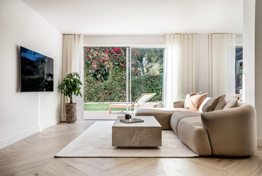 R5253784-Apartment-For-Sale-The-Golden-Mile-Ground-Floor-Apartment-4-Beds-470-Built-7