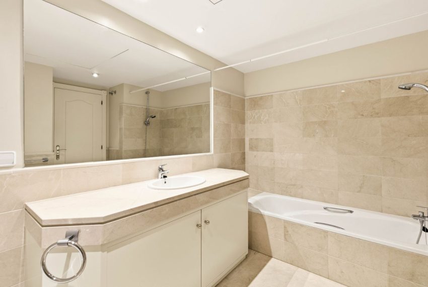 R5256340-Apartment-For-Sale-Los-Arqueros-Penthouse-Duplex-4-Beds-200-Built-13