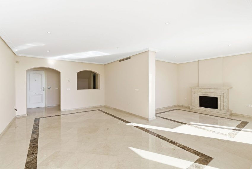 R5256340-Apartment-For-Sale-Los-Arqueros-Penthouse-Duplex-4-Beds-200-Built-3