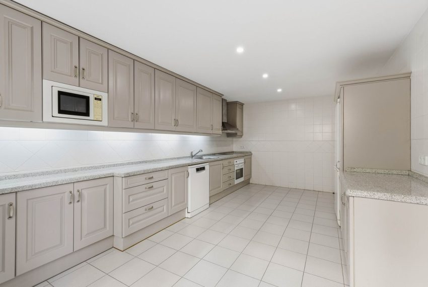 R5256340-Apartment-For-Sale-Los-Arqueros-Penthouse-Duplex-4-Beds-200-Built-4