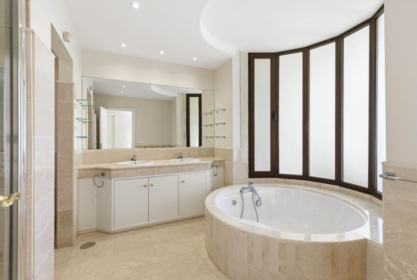 R5256340-Apartment-For-Sale-Los-Arqueros-Penthouse-Duplex-4-Beds-200-Built-6