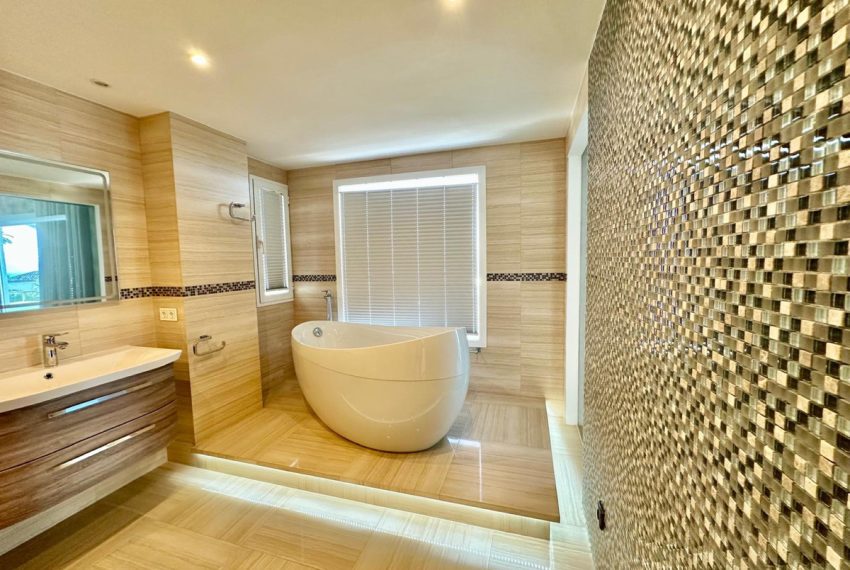 R5258521-House-For-Sale-Benahavis-Detached-Villa-4-Beds-350-Built-15