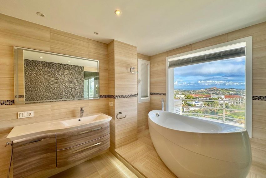 R5258521-House-For-Sale-Benahavis-Detached-Villa-4-Beds-350-Built-16