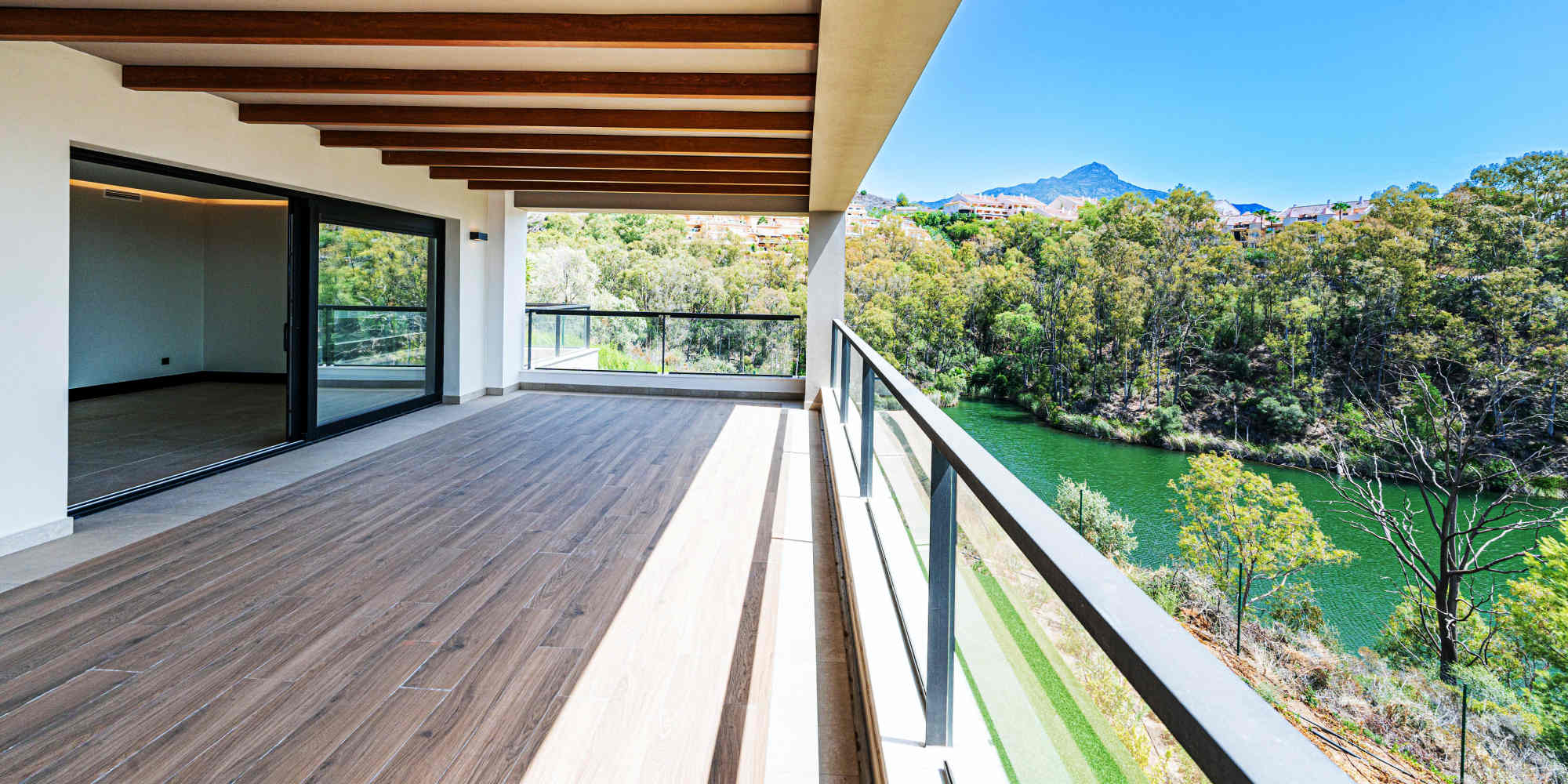 Middle Floor Apartment  – €895000 | 3 Beds – Nueva Andalucía