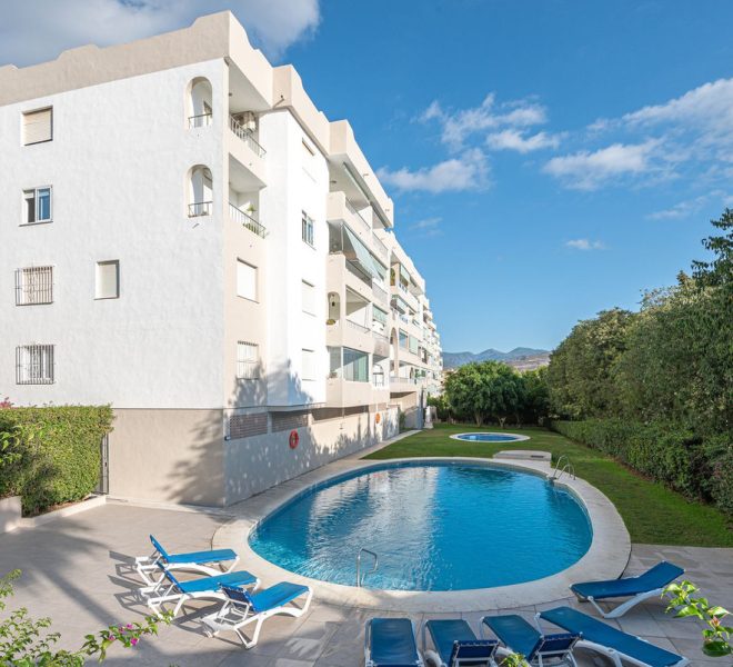 R4455160-Image 1-Ground Floor Apartment - 4 Beds - 166 Built