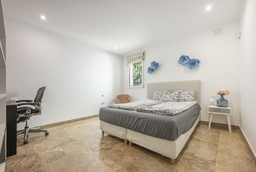 R5083315-Apartment-For-Sale-The-Golden-Mile-Ground-Floor-Apartment-3-Beds-216-Built-14