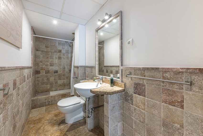 R5083315-Apartment-For-Sale-The-Golden-Mile-Ground-Floor-Apartment-3-Beds-216-Built-18