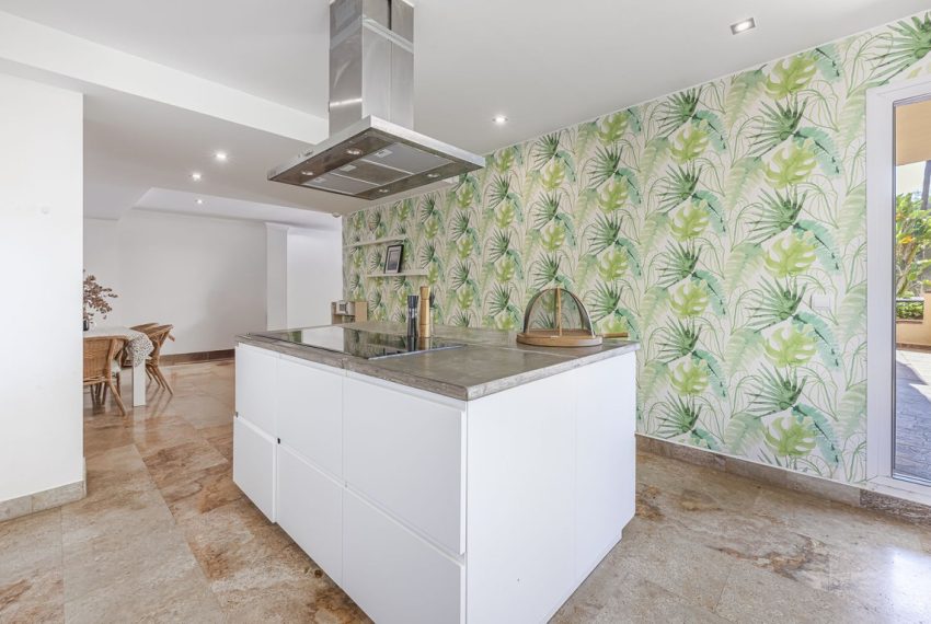 R5083315-Apartment-For-Sale-The-Golden-Mile-Ground-Floor-Apartment-3-Beds-216-Built-8