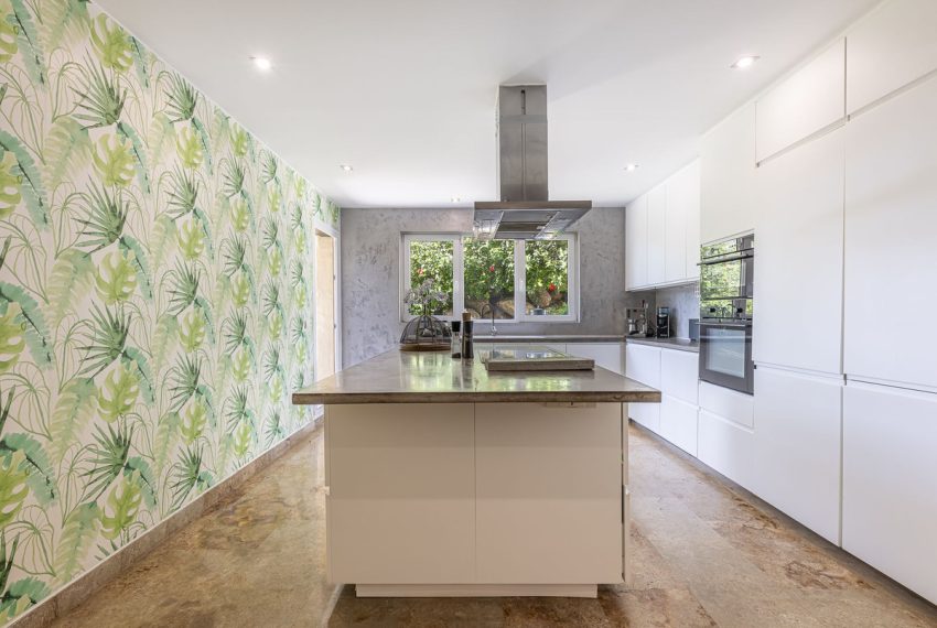 R5083315-Apartment-For-Sale-The-Golden-Mile-Ground-Floor-Apartment-3-Beds-216-Built-9