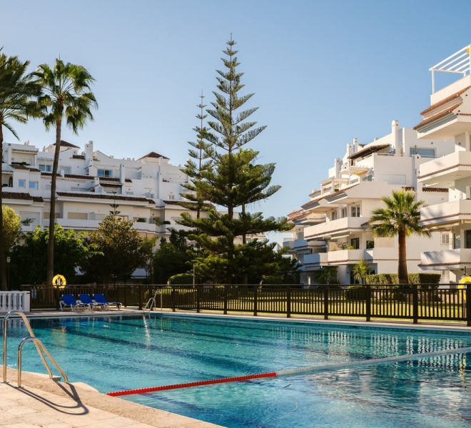 R5139970-Image 1-Middle Floor Apartment - 3 Beds - 186 Built