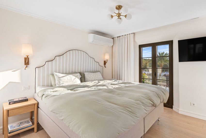 R5225752-House-For-Sale-Nueva-Andalucia-Townhouse-2-Beds-148-Built-12