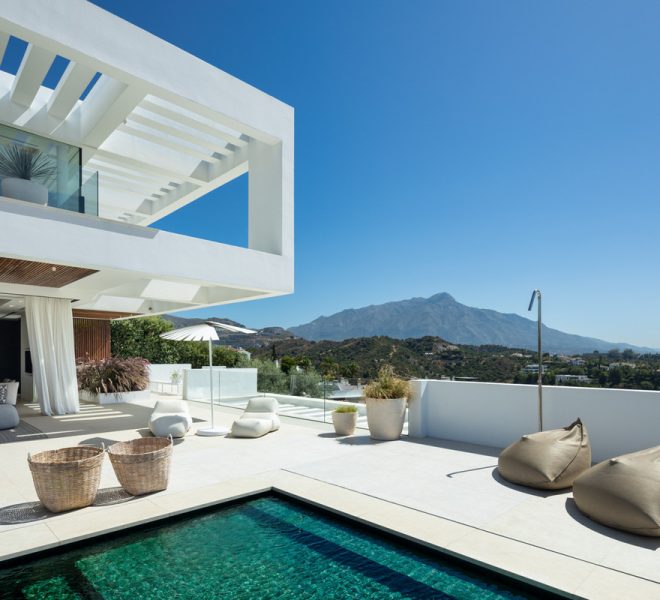 R5253547-Image 1-Detached Villa - 6 Beds - 799 Built