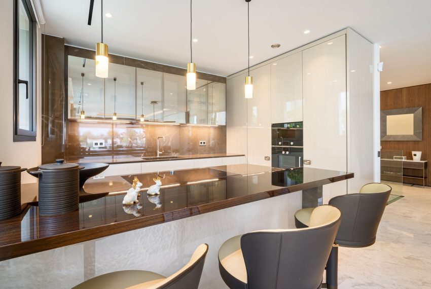 R5258932-Apartment-For-Sale-Marbella-Ground-Floor-Apartment-5-Beds-367-Built