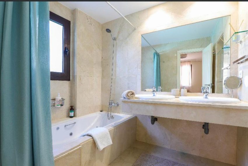 R5261206-Apartment-For-Sale-Nueva-Andalucia-Ground-Floor-Apartment-2-Beds-141-Built-4