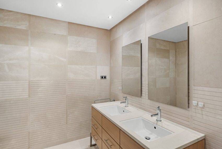 R5274760-Apartment-For-Sale-The-Golden-Mile-Ground-Floor-Apartment-2-Beds-157-Built-11