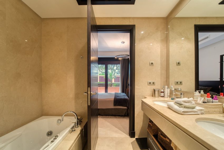 R5286403-Apartment-For-Sale-Nueva-Andalucia-Ground-Floor-Apartment-2-Beds-211-Built-4