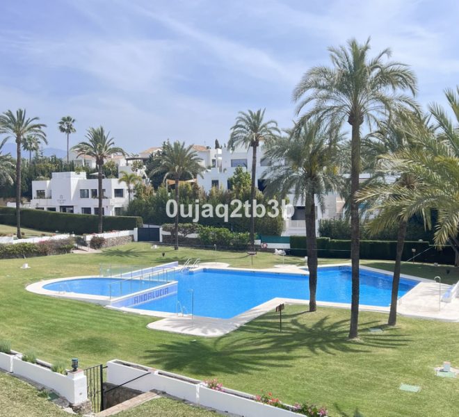 R5291482-Image 1-Duplex - 4 Beds - 216 Built