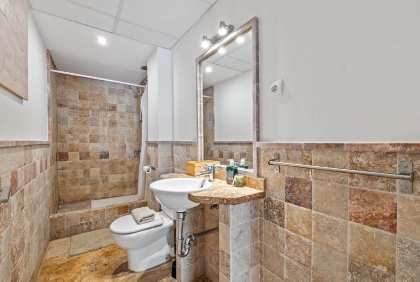 R5291836-Apartment-For-Sale-The-Golden-Mile-Ground-Floor-Apartment-3-Beds-254-Built-11