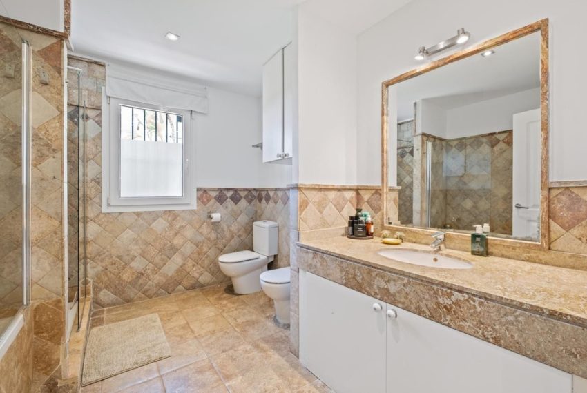 R5291836-Apartment-For-Sale-The-Golden-Mile-Ground-Floor-Apartment-3-Beds-254-Built-14