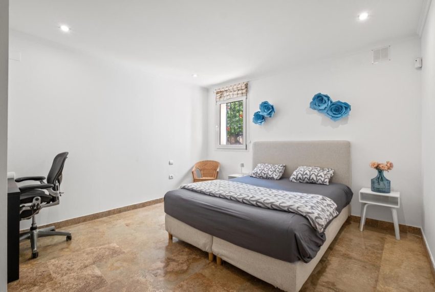 R5291836-Apartment-For-Sale-The-Golden-Mile-Ground-Floor-Apartment-3-Beds-254-Built-18