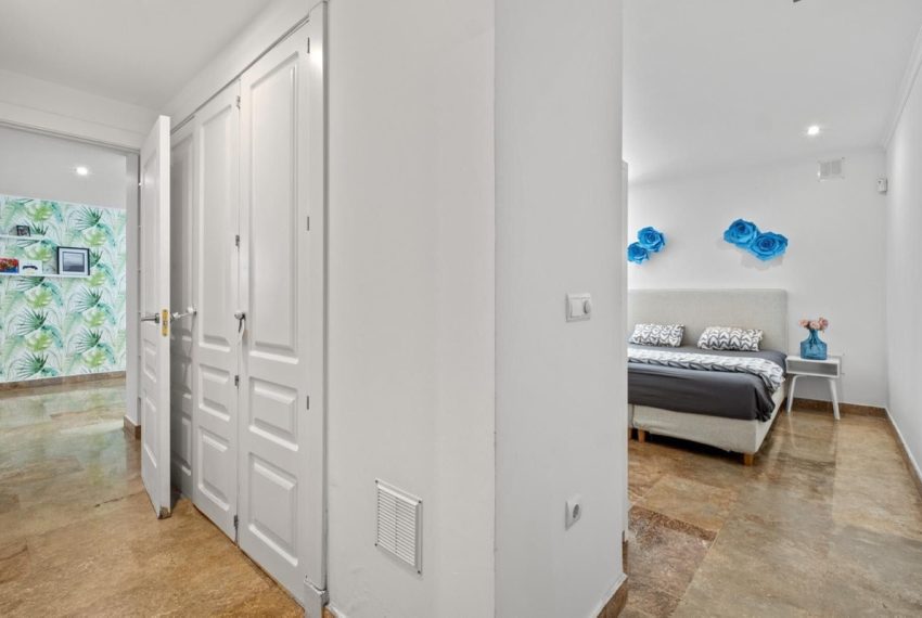 R5291836-Apartment-For-Sale-The-Golden-Mile-Ground-Floor-Apartment-3-Beds-254-Built-19