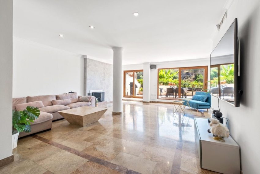 R5291836-Apartment-For-Sale-The-Golden-Mile-Ground-Floor-Apartment-3-Beds-254-Built-4