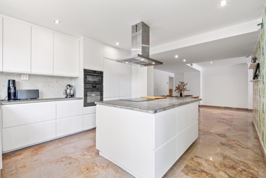 R5291836-Apartment-For-Sale-The-Golden-Mile-Ground-Floor-Apartment-3-Beds-254-Built-7