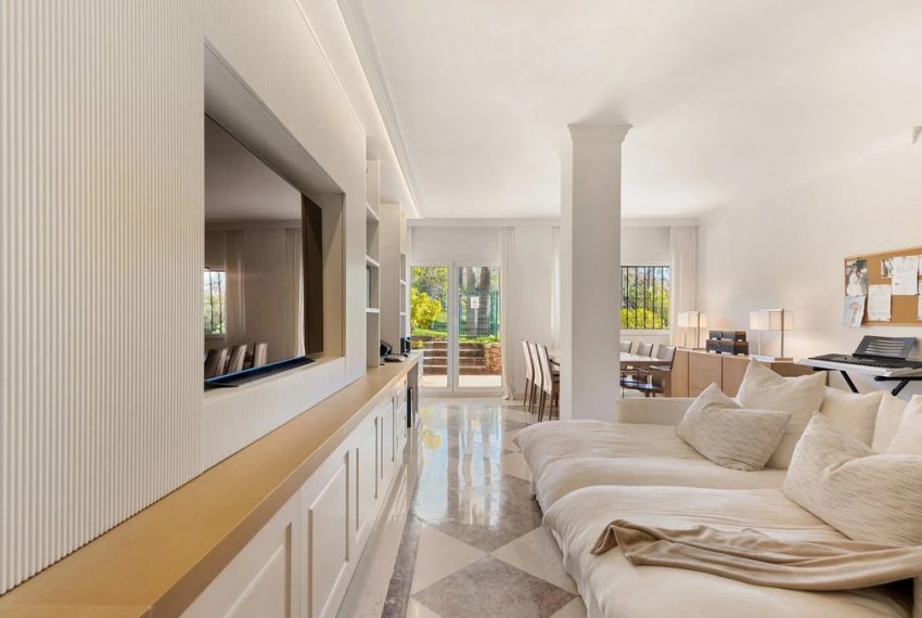 R5292298-Apartment-For-Sale-The-Golden-Mile-Ground-Floor-Apartment-4-Beds-397-Built-10