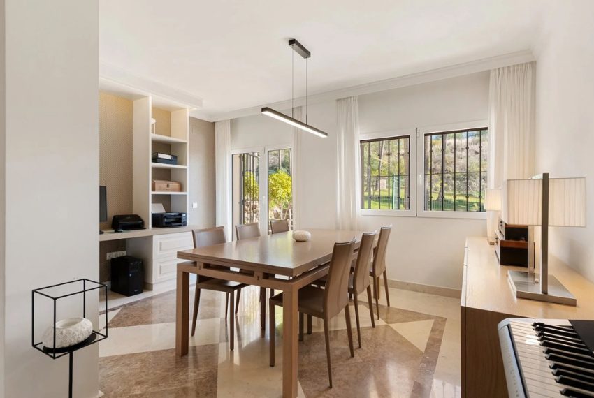 R5292298-Apartment-For-Sale-The-Golden-Mile-Ground-Floor-Apartment-4-Beds-397-Built-11