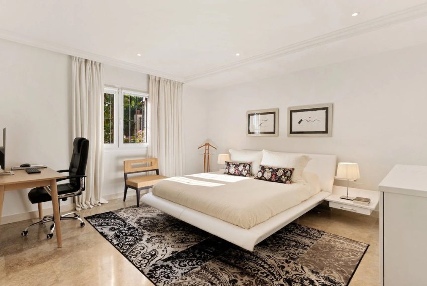 R5292298-Apartment-For-Sale-The-Golden-Mile-Ground-Floor-Apartment-4-Beds-397-Built-13