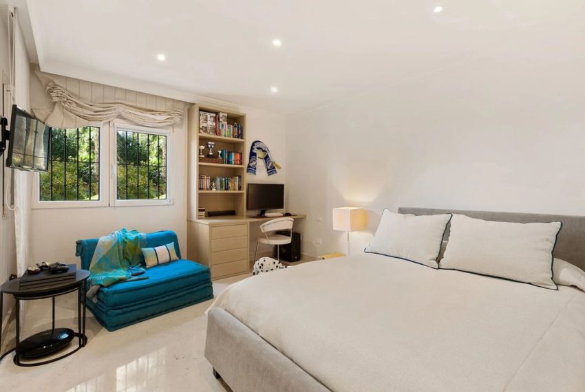 R5292298-Apartment-For-Sale-The-Golden-Mile-Ground-Floor-Apartment-4-Beds-397-Built-15