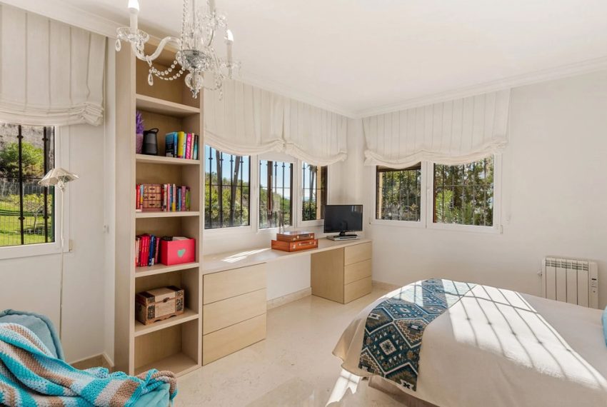 R5292298-Apartment-For-Sale-The-Golden-Mile-Ground-Floor-Apartment-4-Beds-397-Built-17