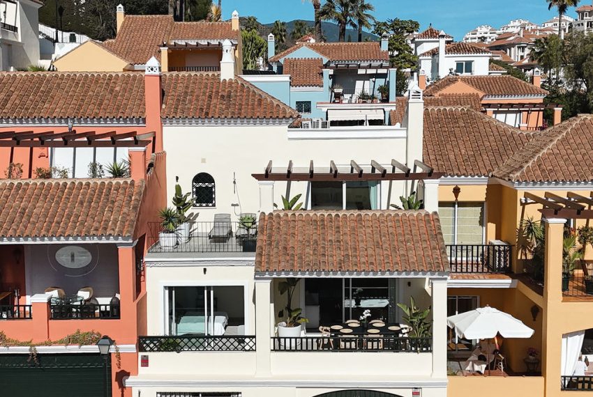 R5292394-House-For-Sale-Nueva-Andalucia-Townhouse-4-Beds-226-Built-1