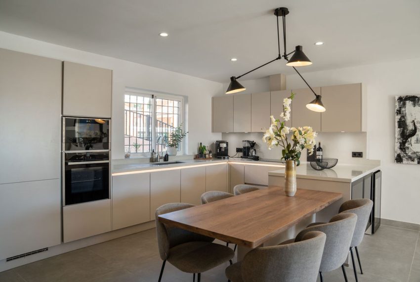 R5292394-House-For-Sale-Nueva-Andalucia-Townhouse-4-Beds-226-Built-3