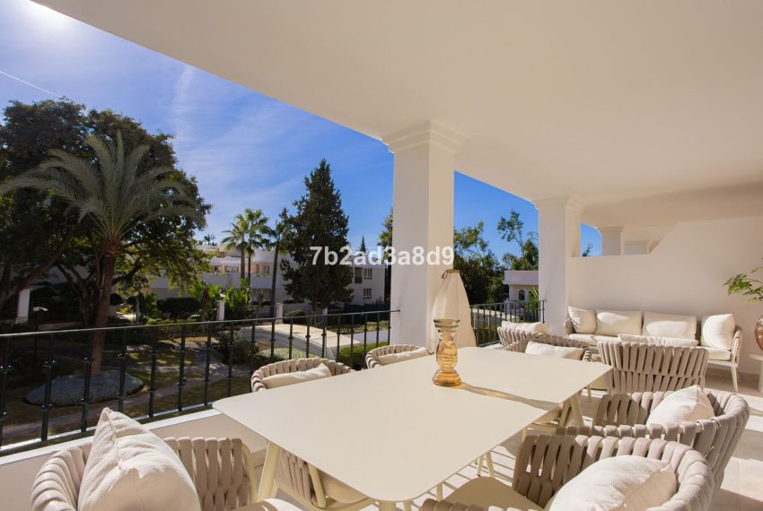 R5293948-Apartment-For-Sale-Nueva-Andalucia-Penthouse-4-Beds-170-Built