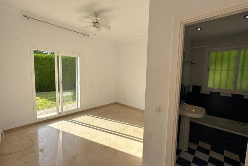 R5294248-House-For-Sale-Nueva-Andalucia-Detached-Villa-5-Beds-450-Built-10