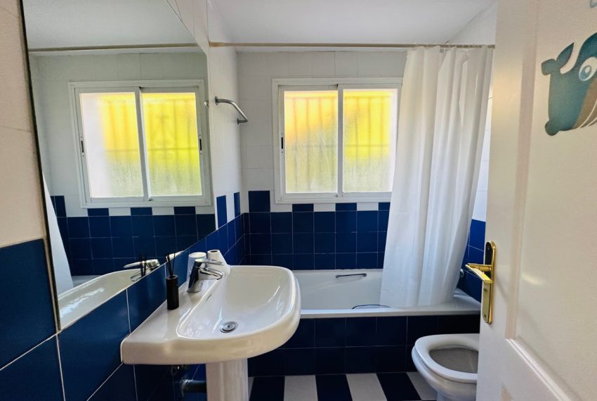 R5294248-House-For-Sale-Nueva-Andalucia-Detached-Villa-5-Beds-450-Built-11