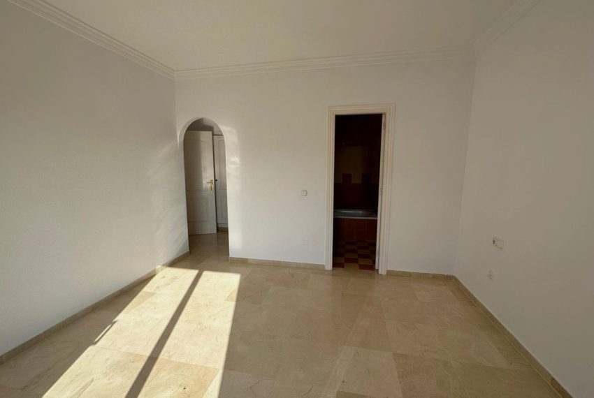 R5294248-House-For-Sale-Nueva-Andalucia-Detached-Villa-5-Beds-450-Built-15