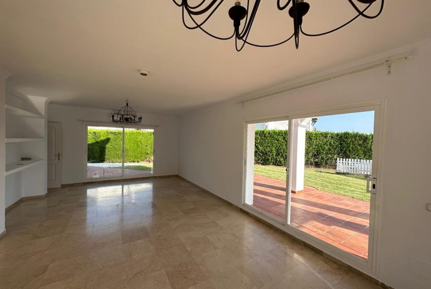 R5294248-House-For-Sale-Nueva-Andalucia-Detached-Villa-5-Beds-450-Built-3