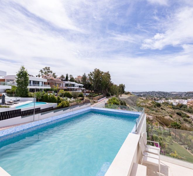 R4952032-Image 1-Top Floor Apartment - 2 Beds - 95 Built