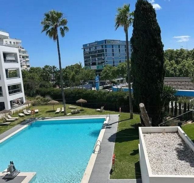 R5047927-Image 1-Middle Floor Apartment - 3 Beds - 96 Built