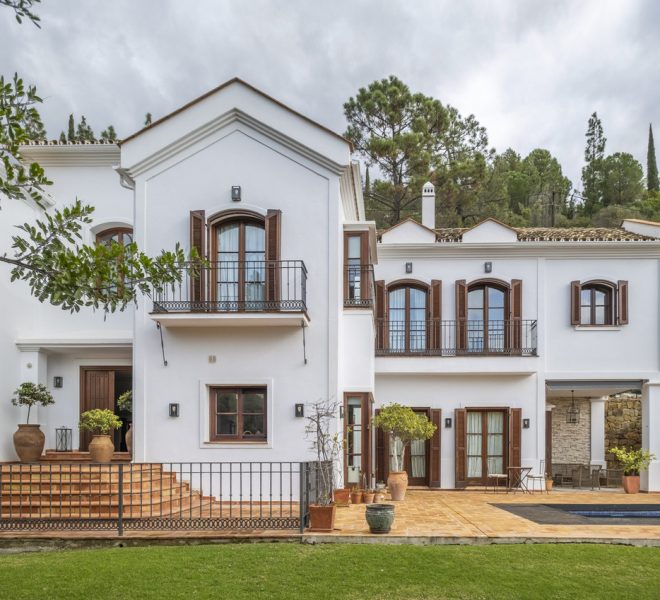 R5274475-Image 1-Detached Villa - 6 Beds - 625 Built