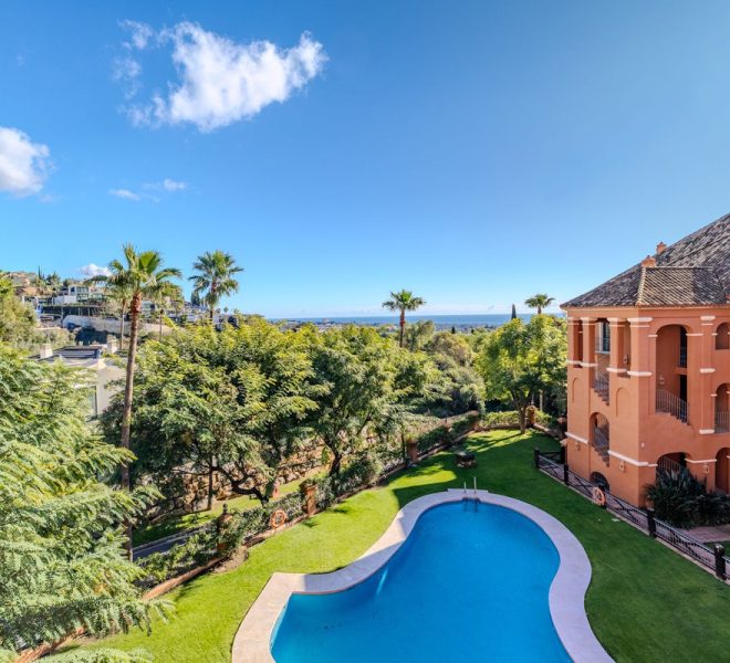 R5292436-Image 1-Penthouse Duplex - 3 Beds - 253 Built