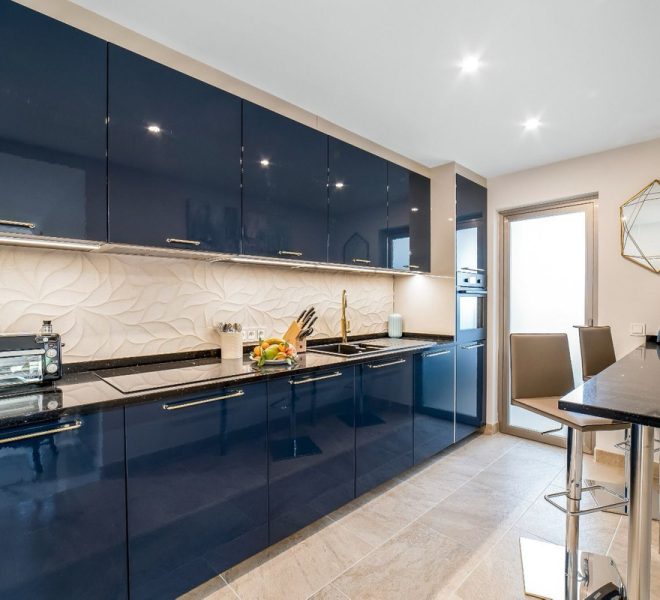 R5293450-Image 1-Middle Floor Apartment - 2 Beds - 106 Built