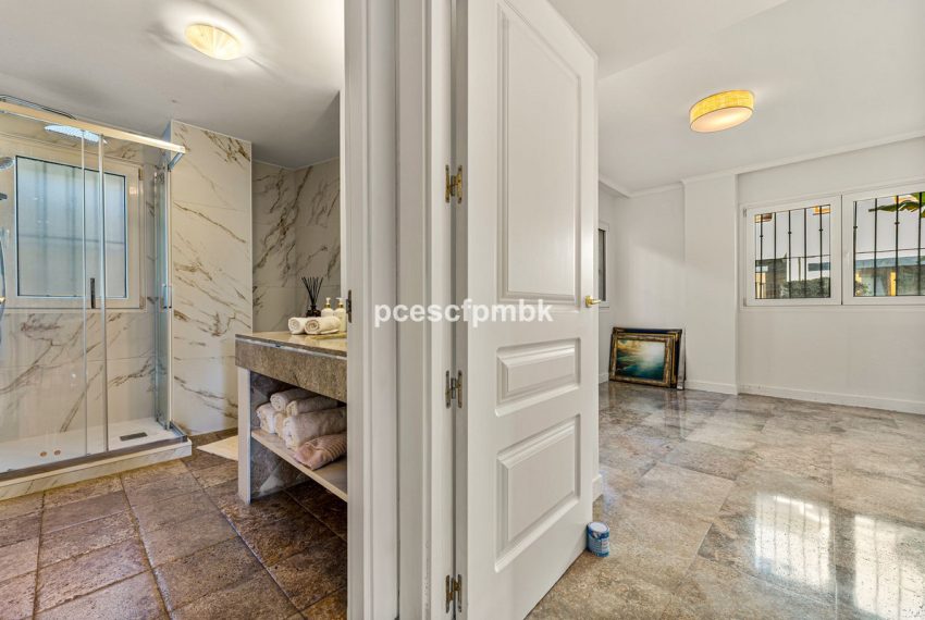 R5297179-Apartment-For-Sale-The-Golden-Mile-Middle-Floor-Apartment-3-Beds-240-Built-14